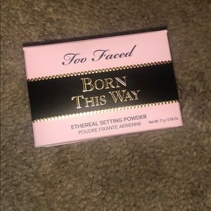 Too Faced Born This Way Translucent Powder in Med